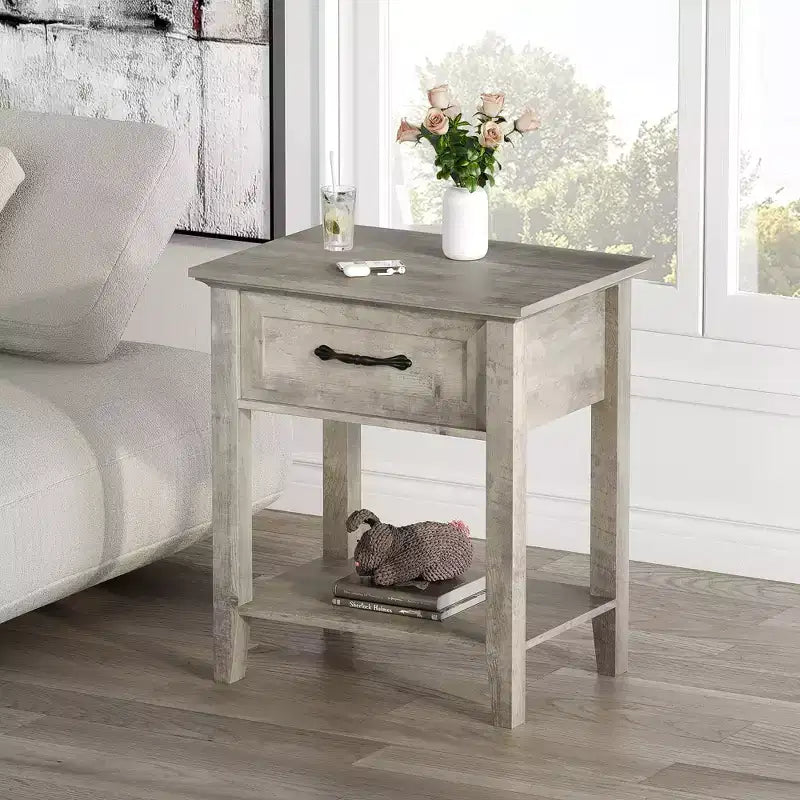 Comodino con cassetto portaoggetti e ripiano aperto – Tavolino in stile rustico