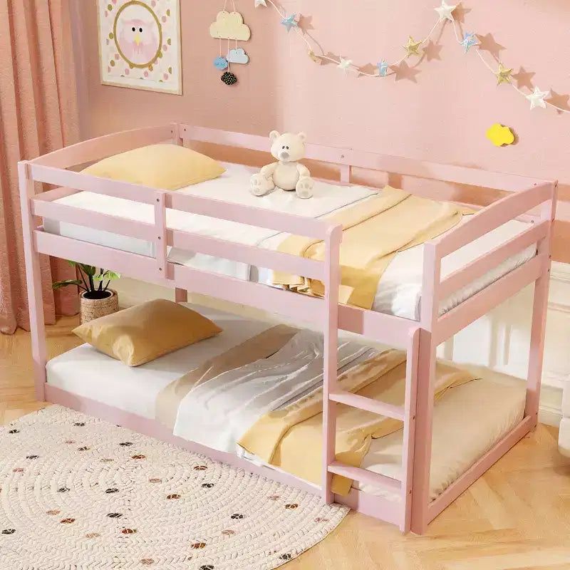 Costway Letto a Castello Basso Doppio con Sponde, Scala Integrata, in Legno per Bambini, Grigio/Bianco/Beige/Rosa
