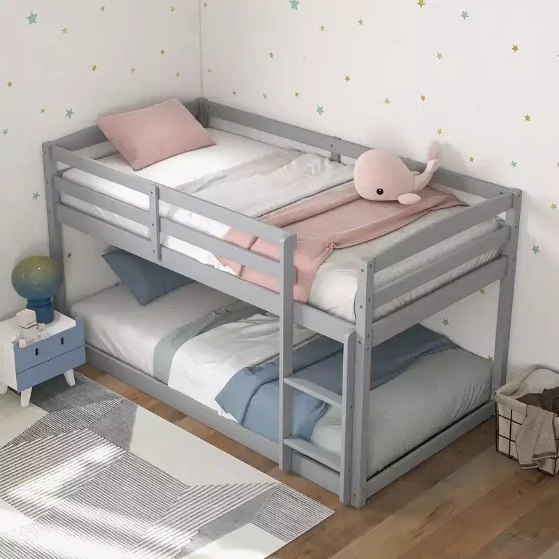 Costway Letto a Castello Basso Doppio con Sponde, Scala Integrata, in Legno per Bambini, Grigio/Bianco/Beige/Rosa