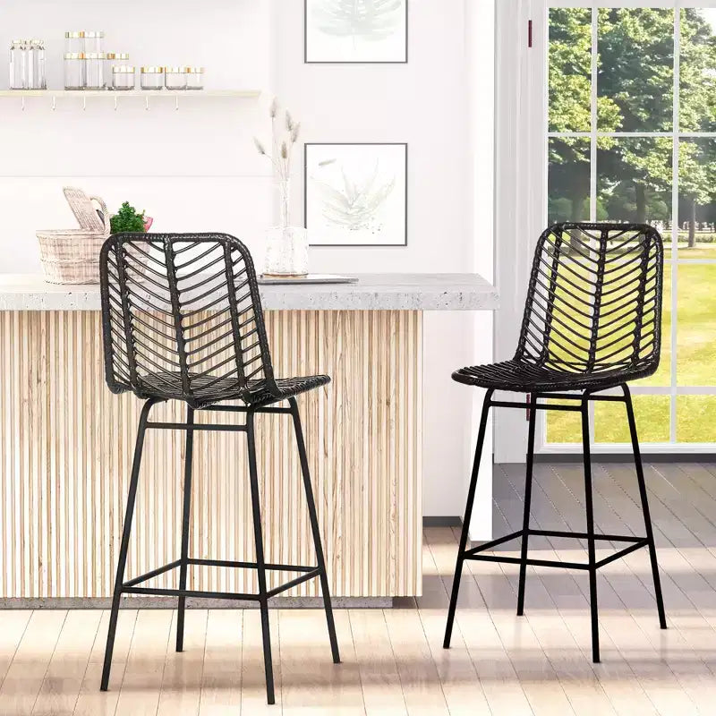 Sgabelli da bar moderni in rattan intrecciato con base in acciaio traspirante